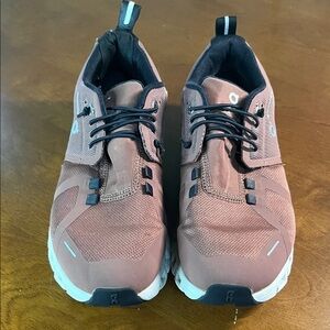 On Cloud Running Womens  Athletic Shoes